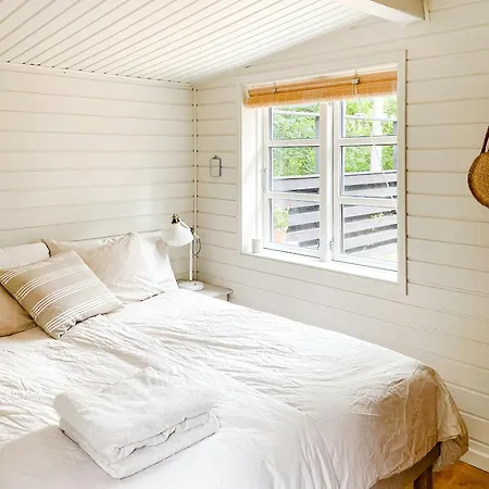 Сasa de vacaciones Idyllic Summerhouse With Beautiful Details