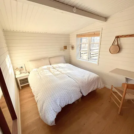펜션 Idyllic Summerhouse With Beautiful Details