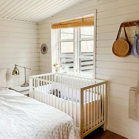 Сasa de vacaciones Idyllic Summerhouse With Beautiful Details